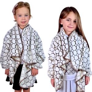 Children’s Cuddly Wearable Blanket‎